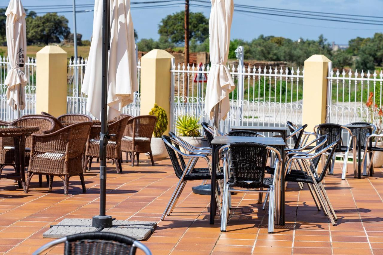 Hotel Los Barruecos By Croma Malpartida de Cáceres Exterior foto