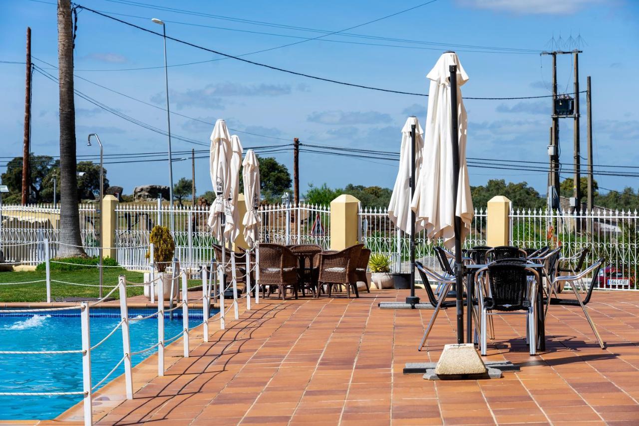 Hotel Los Barruecos By Croma Malpartida de Cáceres Exterior foto